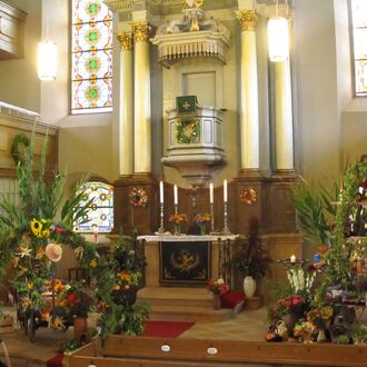Erntedank-Gaben und -Schmuck in Rüsseina