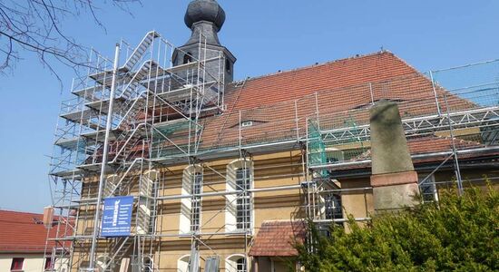 Kirche Raußlitz (Rückseite) - Dacharbeiten