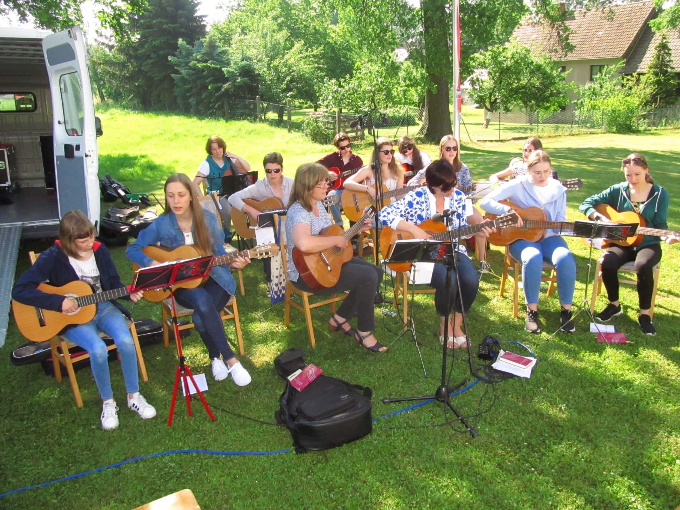 Gitarrenkreis zum Pfingstgottesdienst Wendischbora