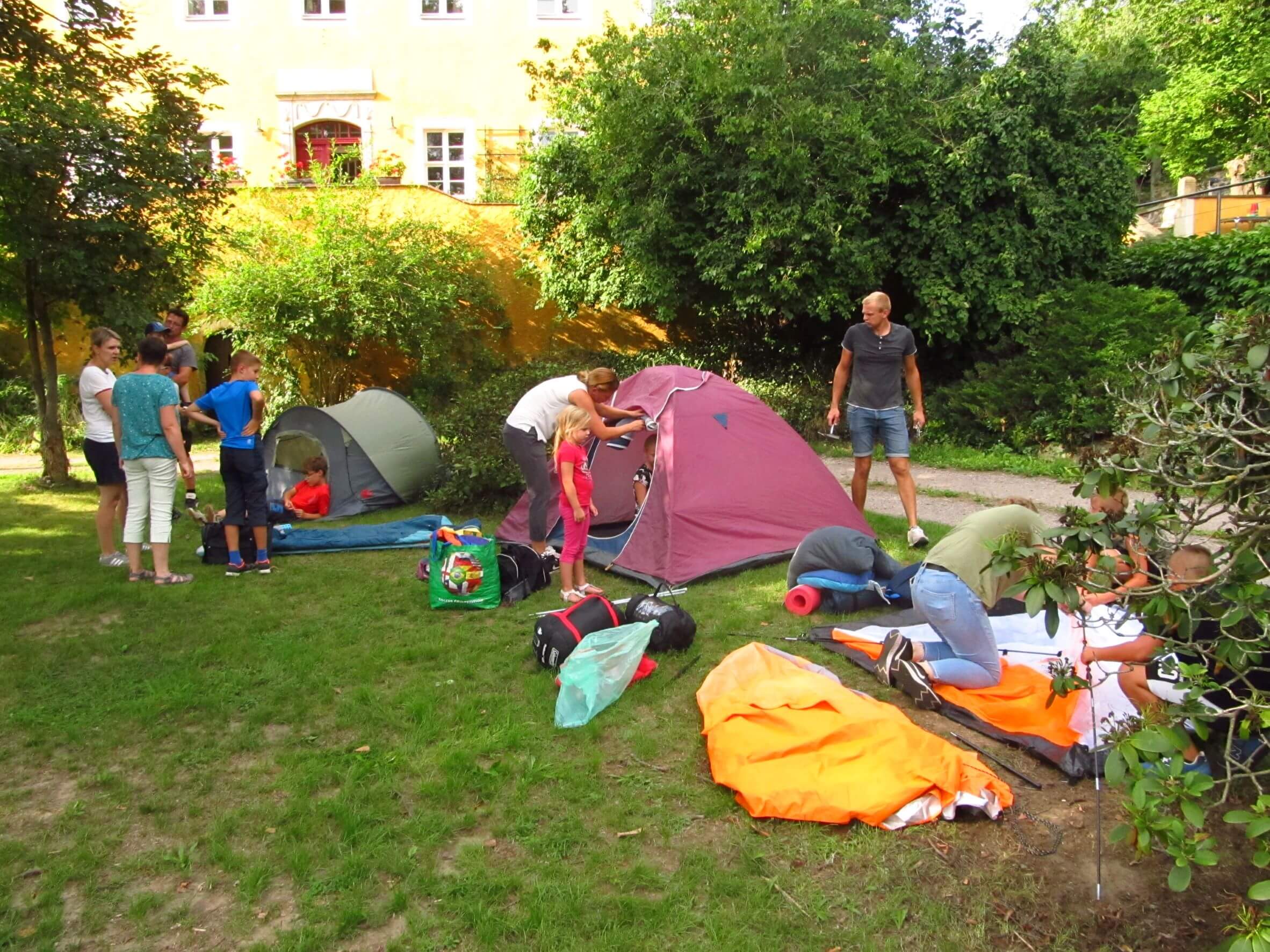 Kinderzelten in Rüsseina