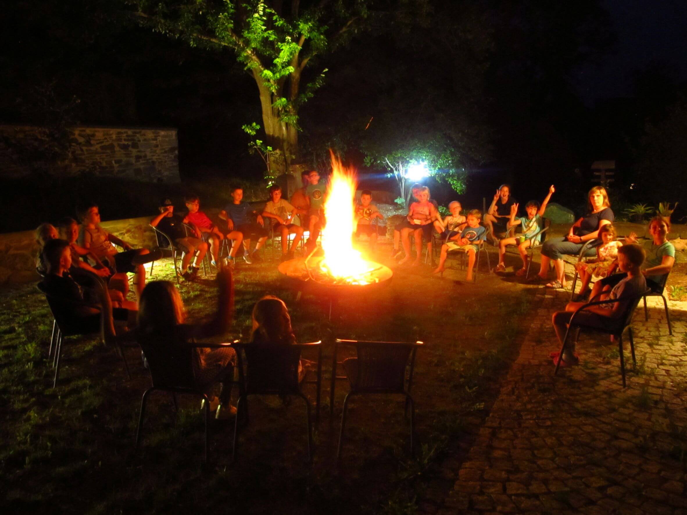 Kinderzelten in Rüsseina - Das Lagerfeuer