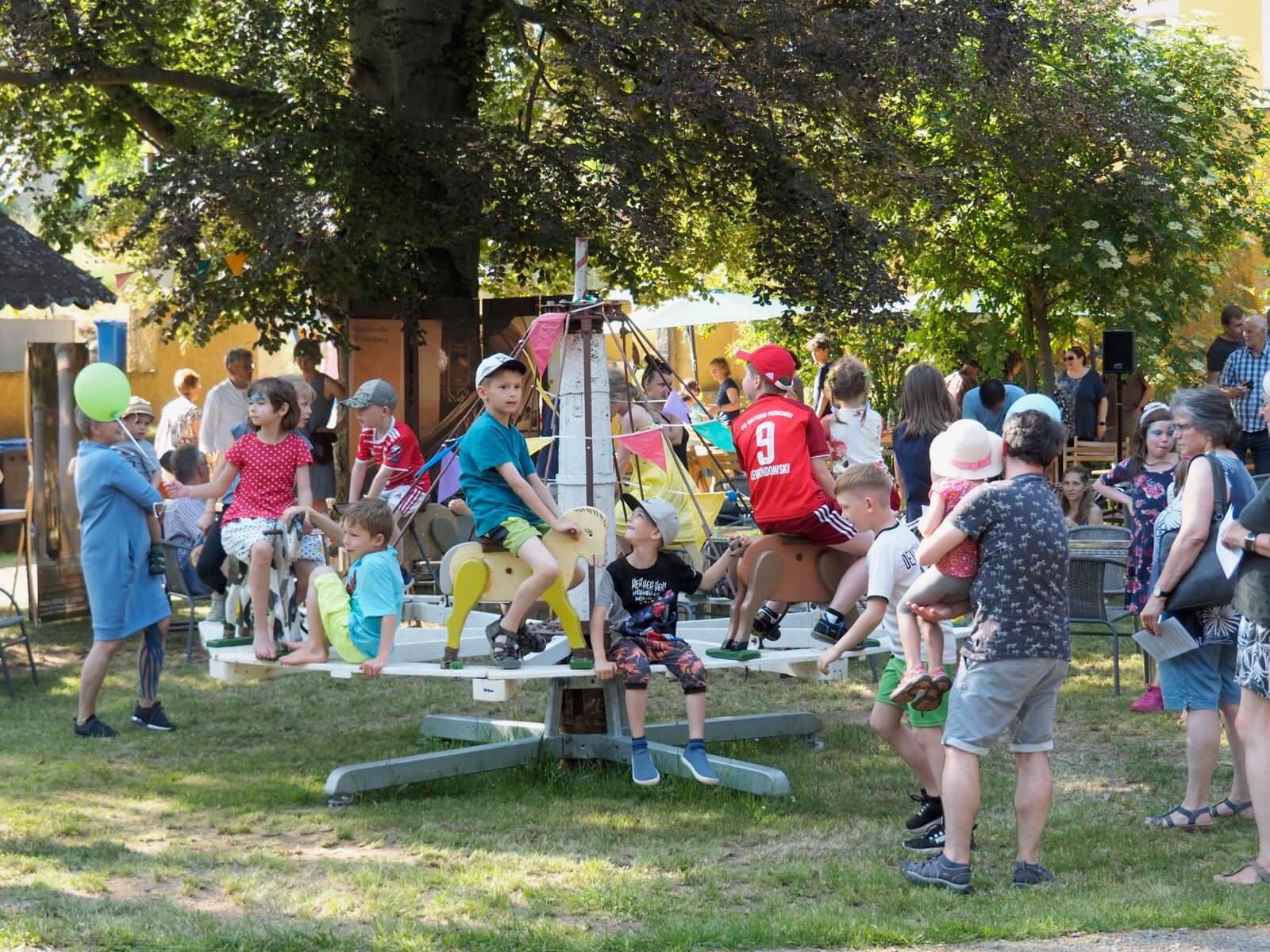 Kinder-Karussell zum Kirchgemeindefest