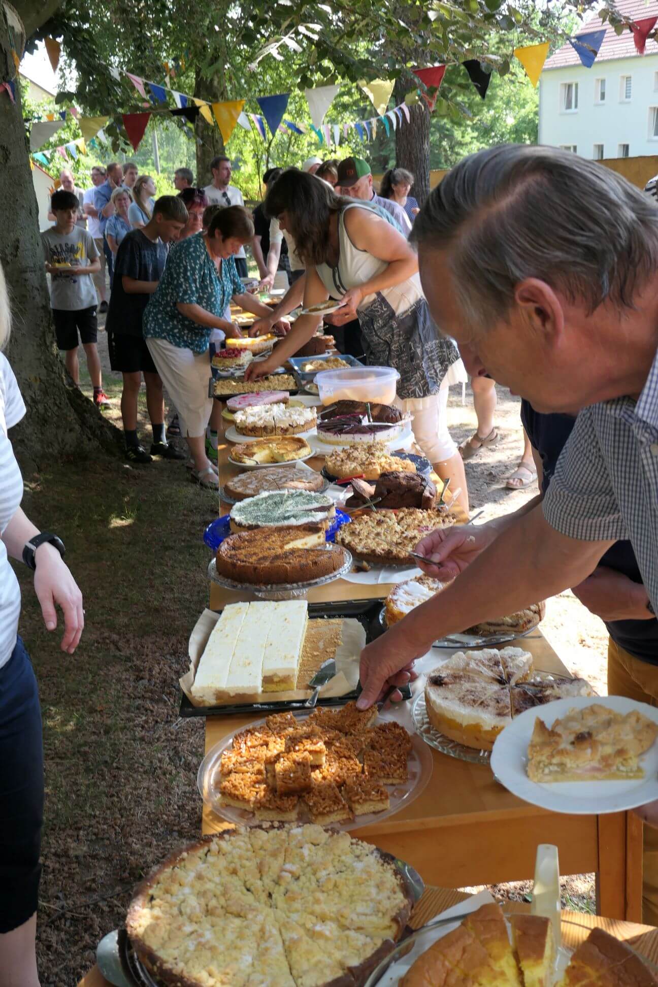 Vielfältiges Kuchenangebot zum Kirchgemeindefest
