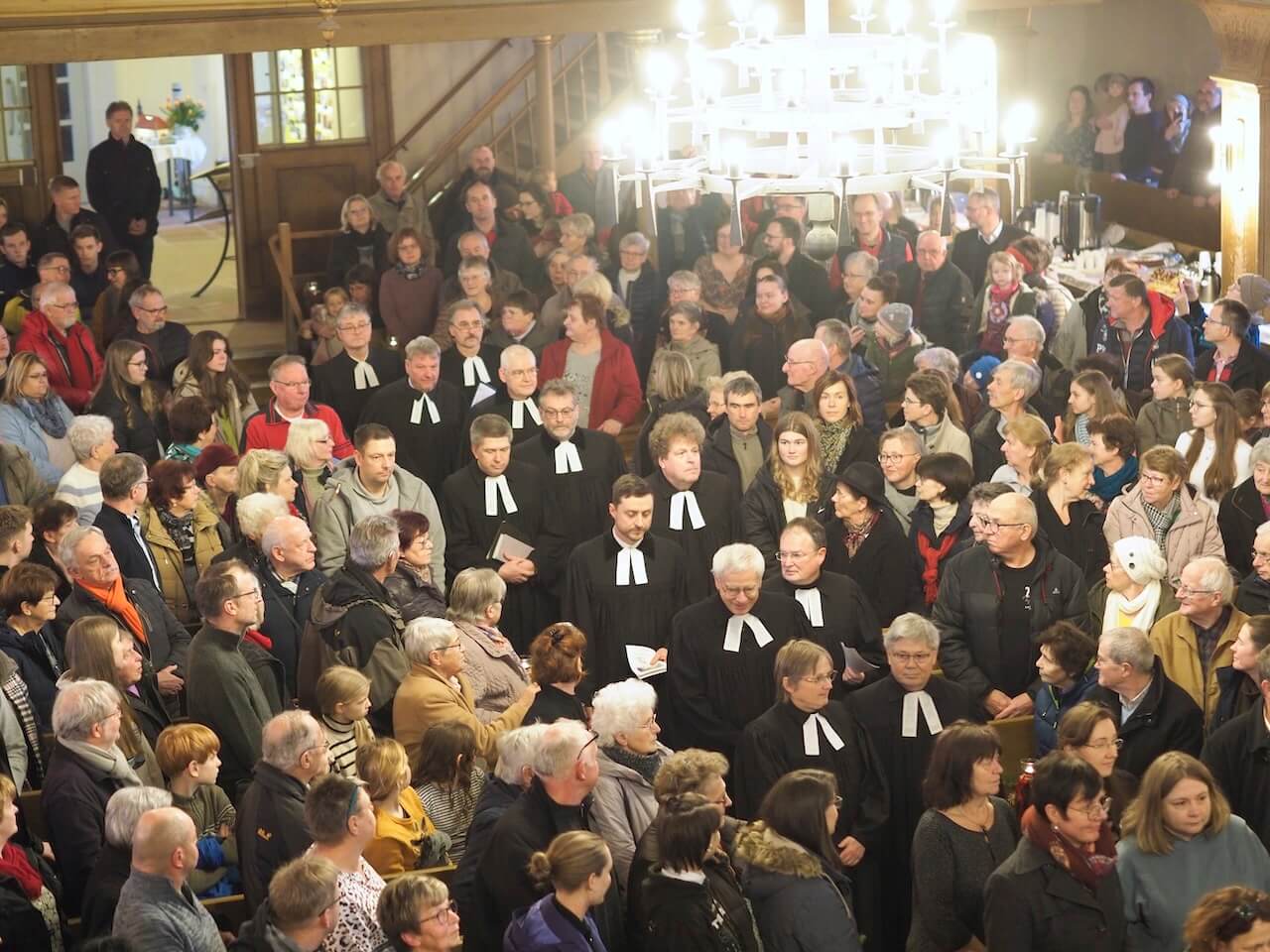 Einzug der Kirchenvorstände und Pfarrer