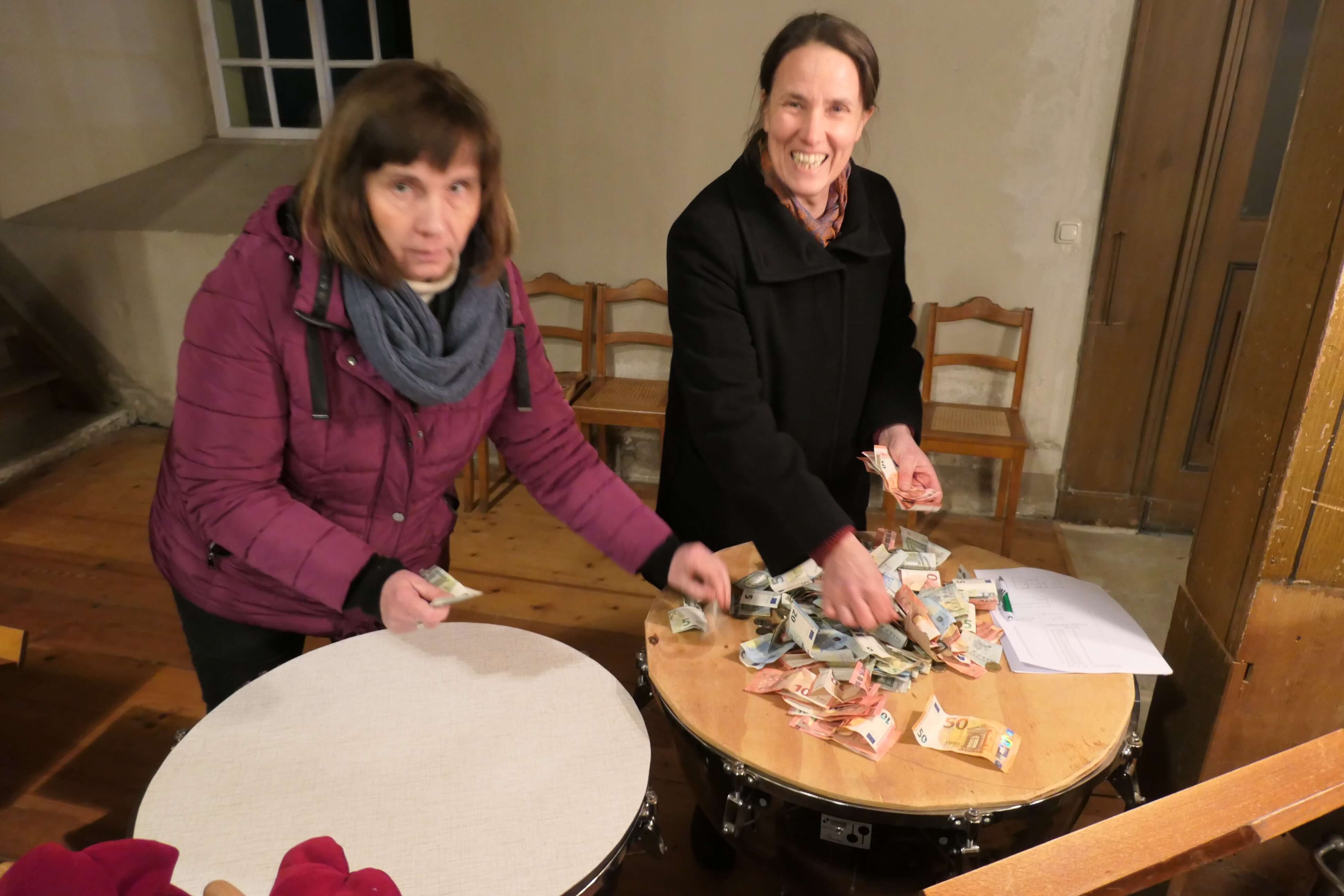 Nachweihnachtliches Konzert - Zählen der Kollekte