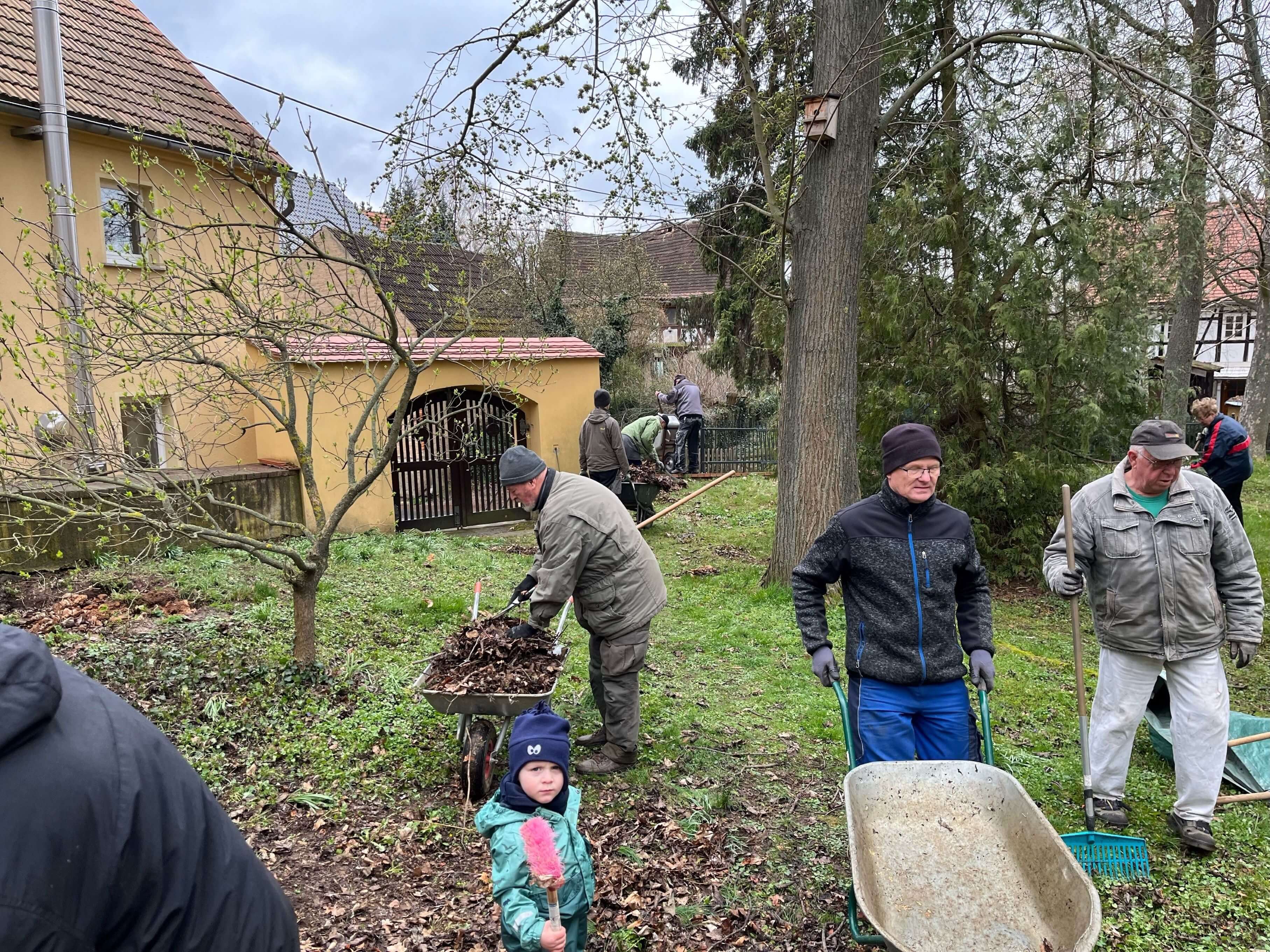 Friedhofseinsatz 2024 in Raußlitz