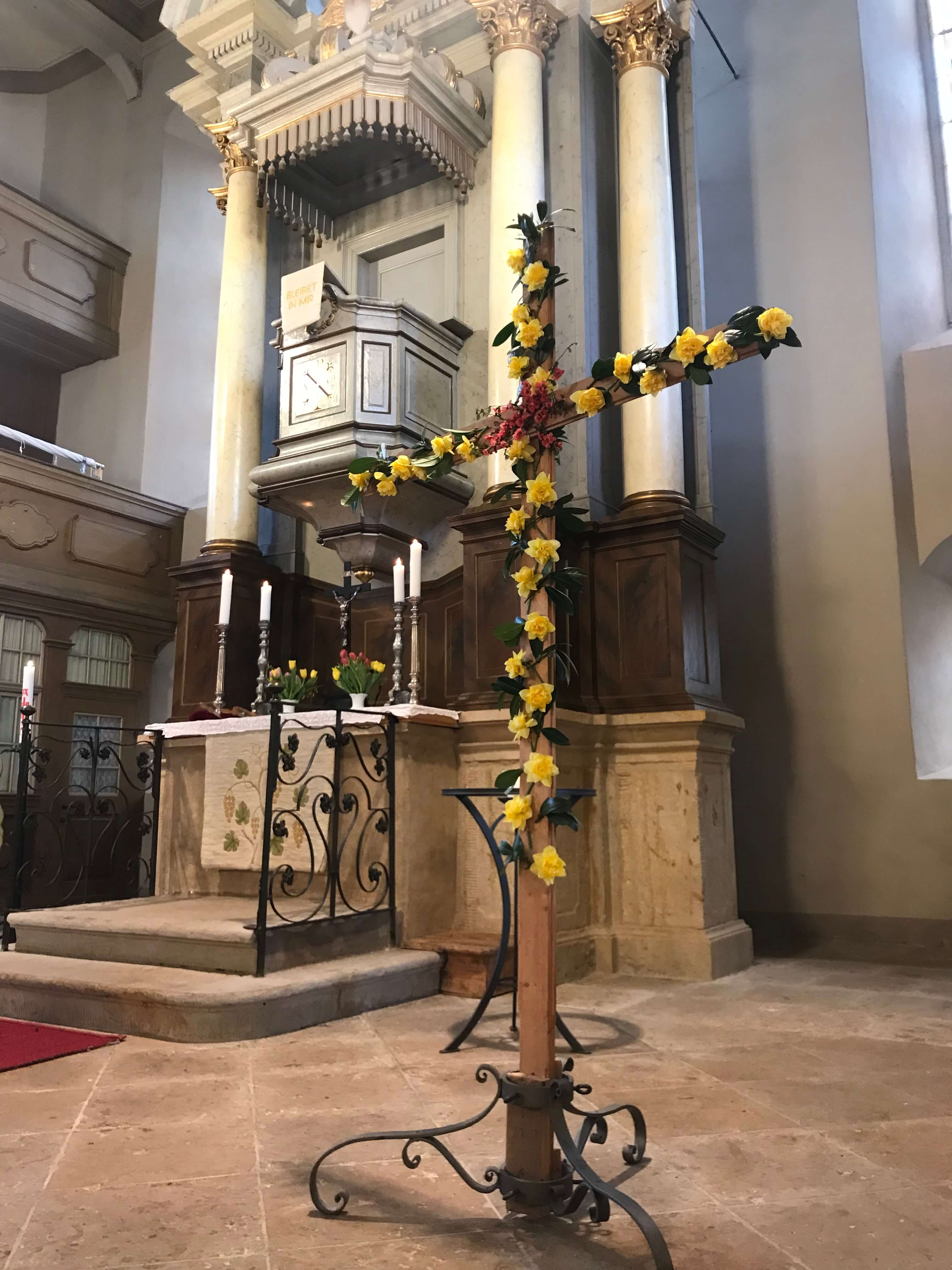 Osterkreuz - Kirche Rüsseina