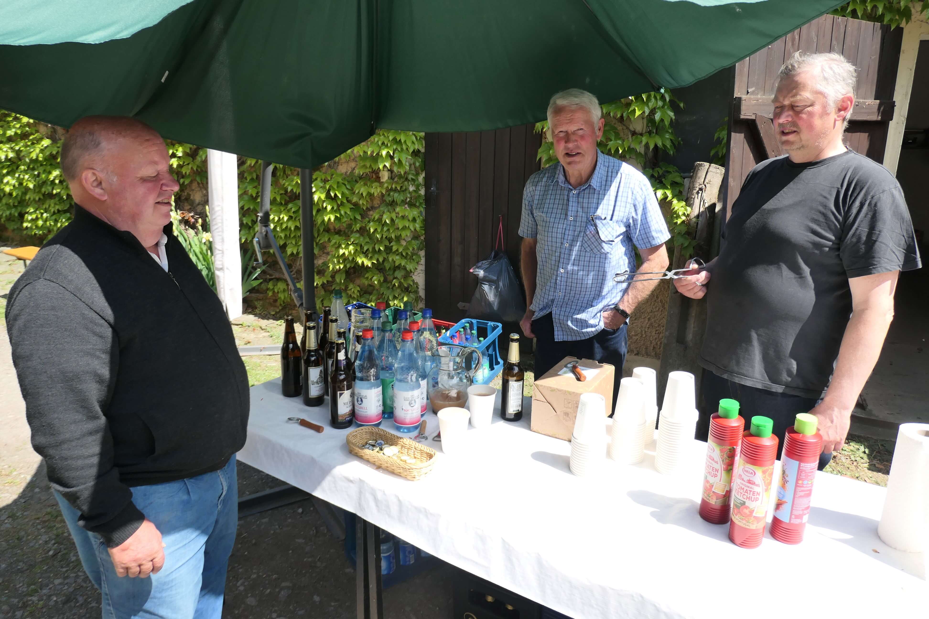 Nach dem Konzert: Grillfest auf dem Pfarrhof
