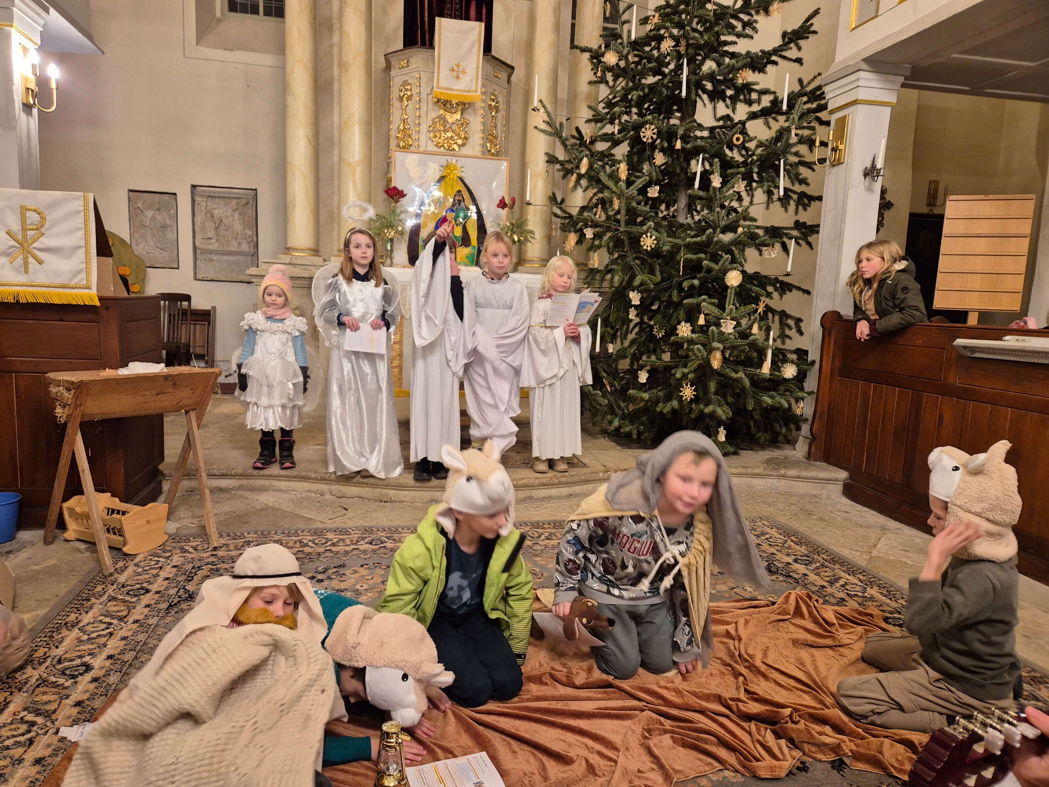 Krippenspiel-Probe in der Kirche Raußlitz